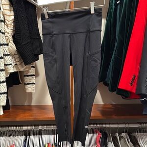 🍋 Lululemon Fast and Free Black high rise Cropped pocket Leggings 19” Size 4 EUC